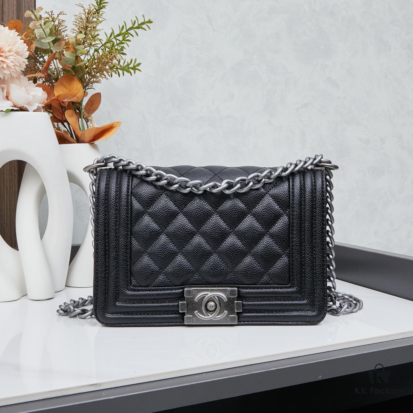 New Arrival Timeless CHANEL Le Boy ||| Small Size