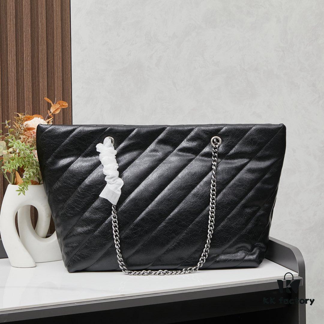 Cool Girls, Step In! Balenciaga Fall/Winter New Bags at Discount Prices