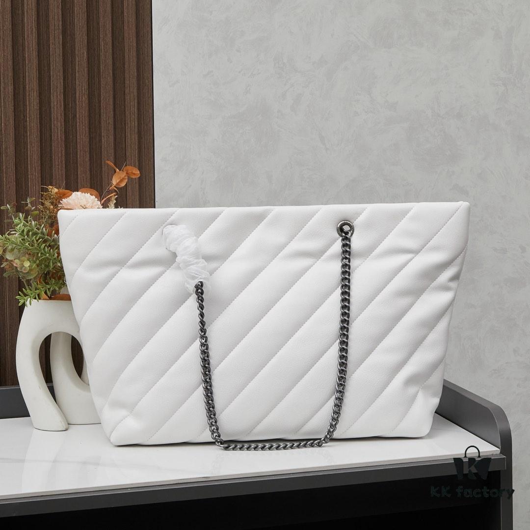 Cool Girls, Step In! Balenciaga Fall/Winter New Bags at Discount Prices