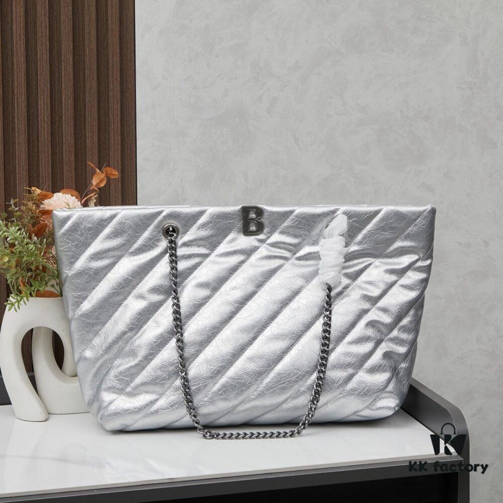 Enter, Cool Girls! Balenciaga Fall/Winter New Bags at Discounted Prices