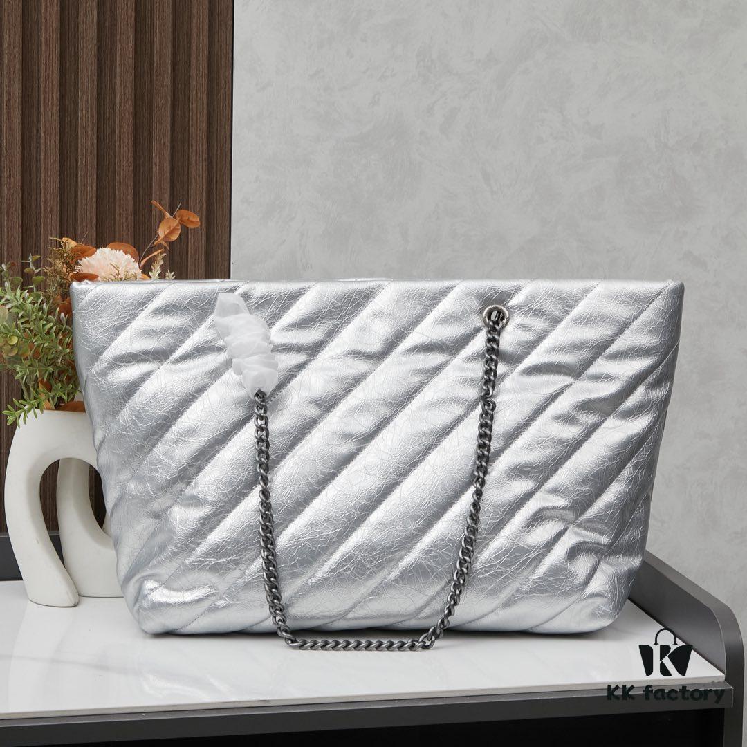 Enter, Cool Girls! Balenciaga Fall/Winter New Bags at Discounted Prices