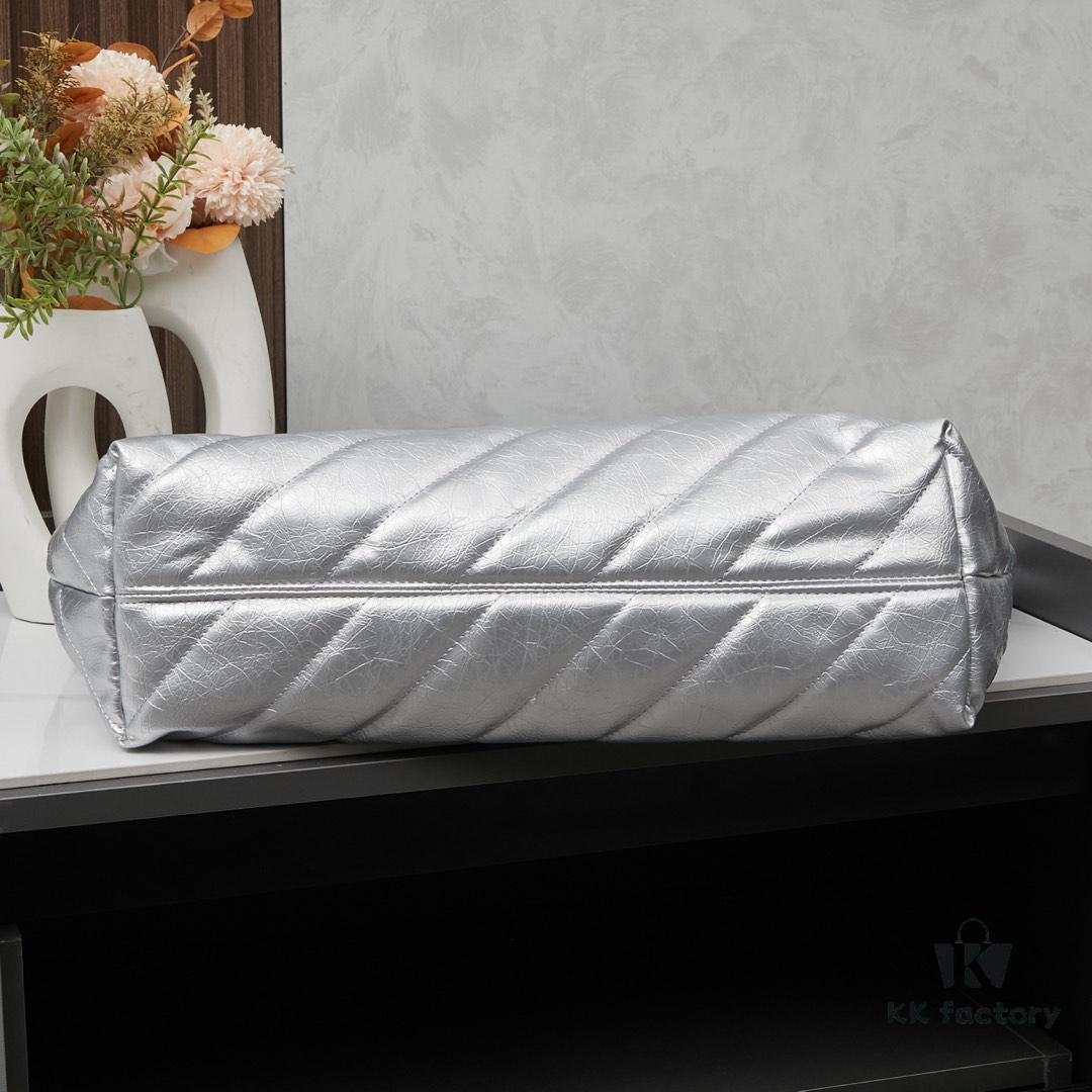 Enter, Cool Girls! Balenciaga Fall/Winter New Bags at Discounted Prices