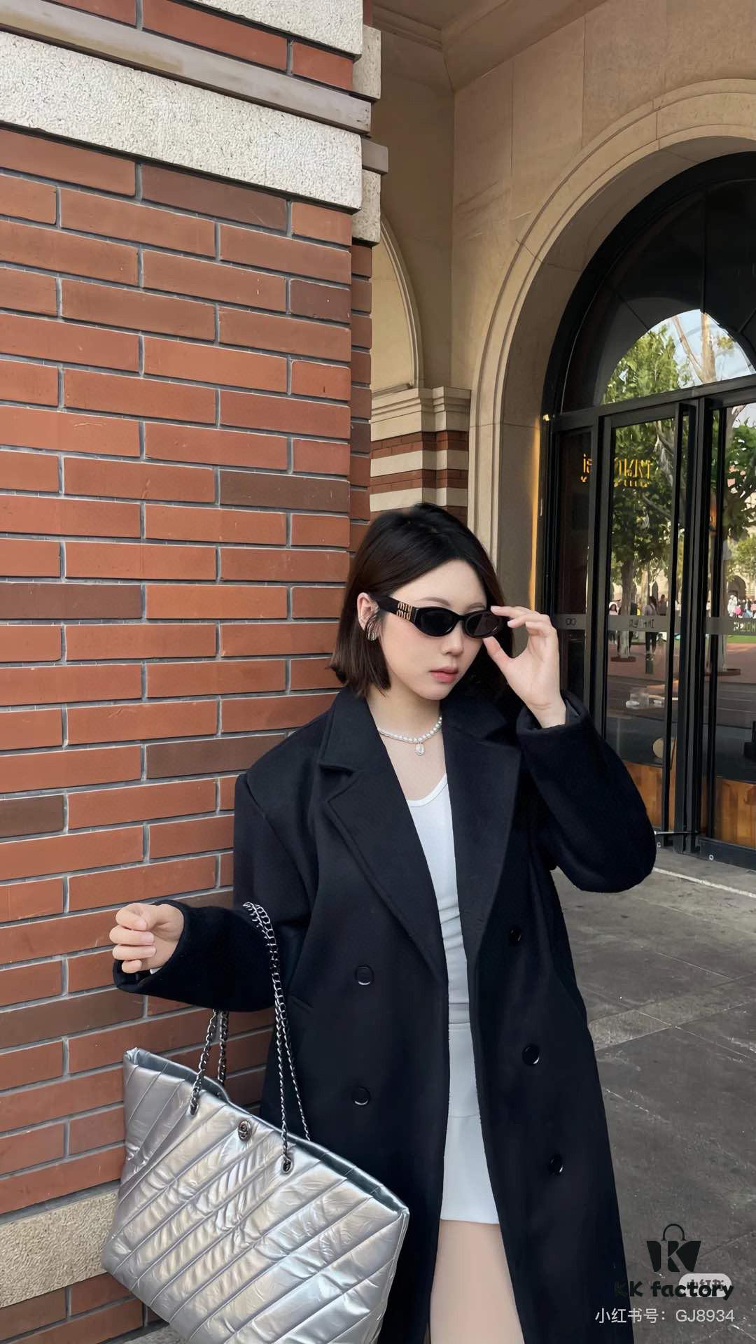 Enter, Cool Girls! Balenciaga Fall/Winter New Bags at Discount Prices