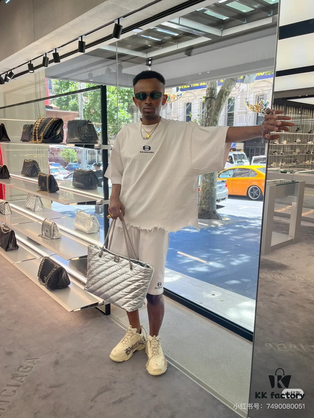 Enter, Cool Girls! Balenciaga Fall/Winter New Bags at Discount Prices