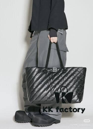 Enter, Cool Girls! Balenciaga Fall/Winter New Bags at Discount Prices