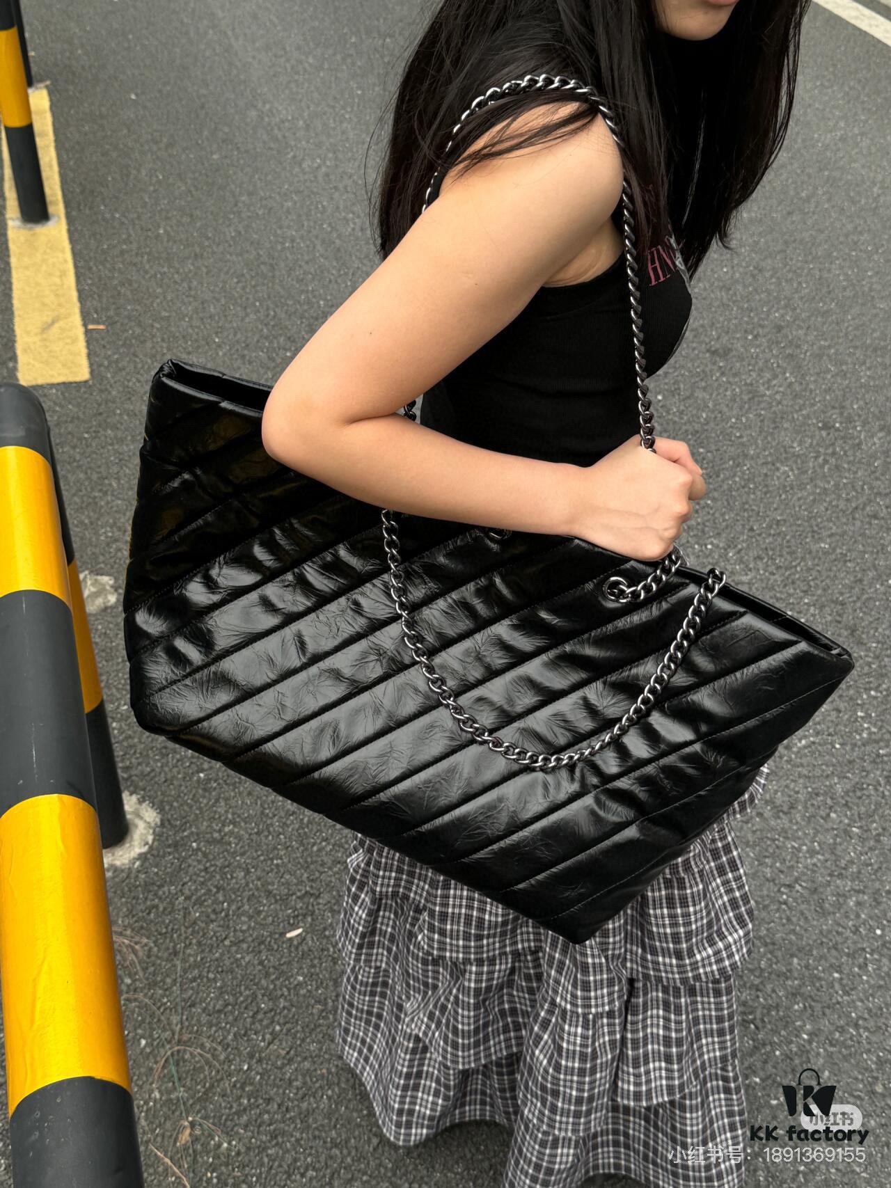 Enter, Cool Girls! Balenciaga Fall/Winter New Bags at Discount Prices