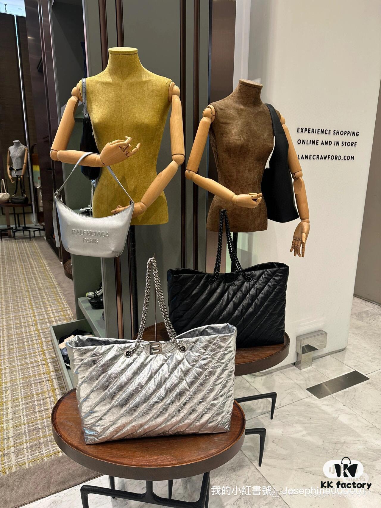 Enter, Cool Girls! Balenciaga Fall/Winter New Bags at Discount Prices