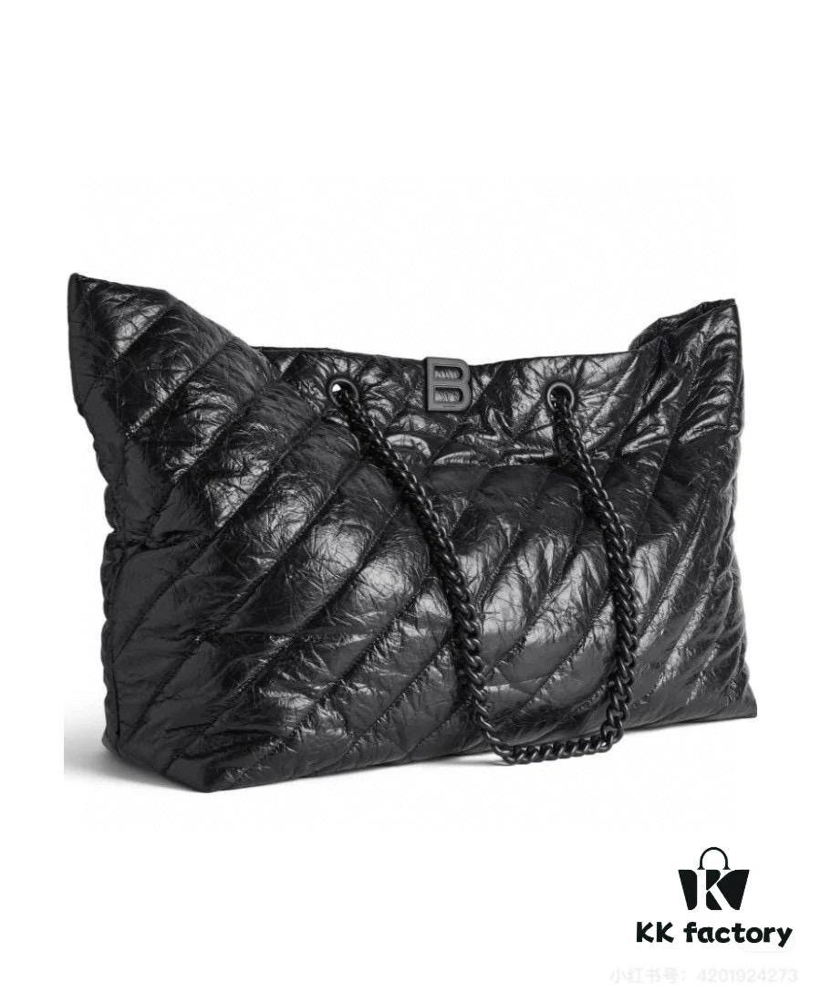 Enter, Cool Girls! Balenciaga Fall/Winter New Bags at Discount Prices