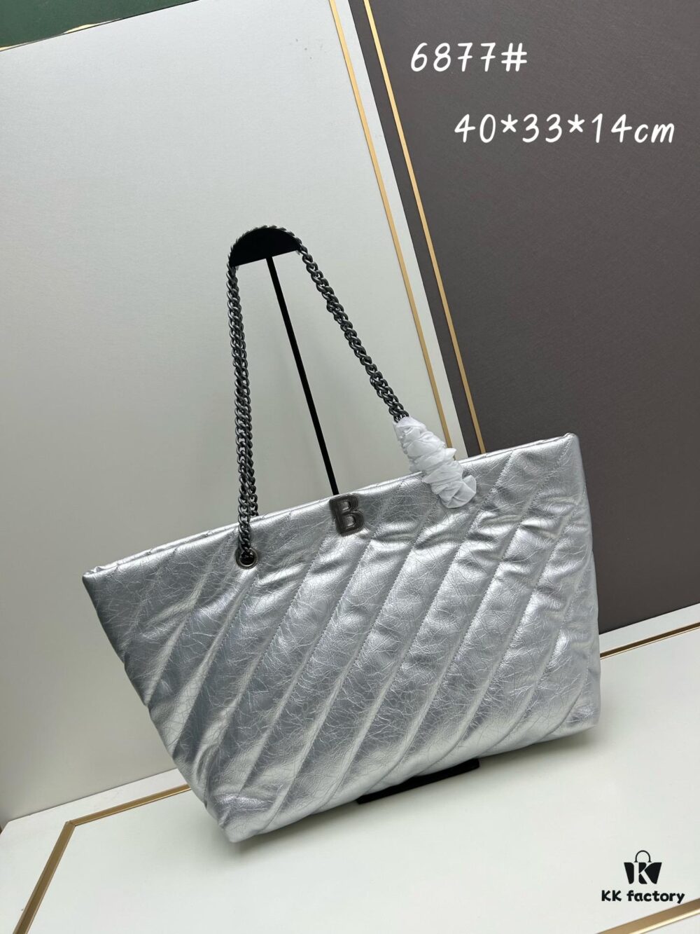 Enter, Cool Girls! Balenciaga Fall/Winter New Bags at Discounted Prices