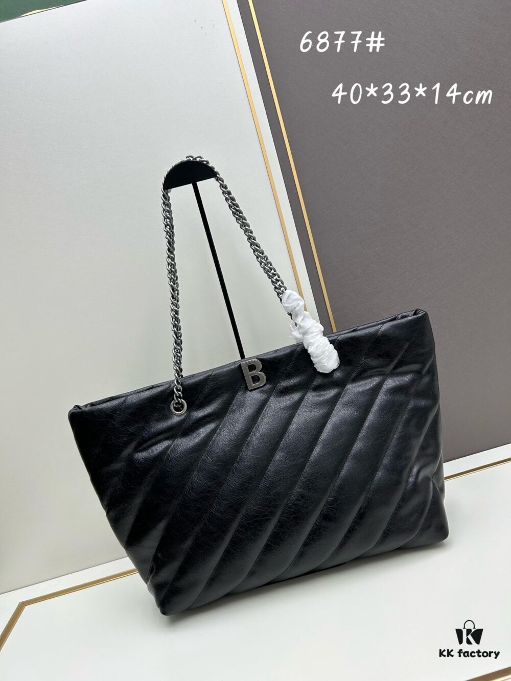 Enter, Cool Girls! Balenciaga Fall/Winter New Bags at Discount Prices