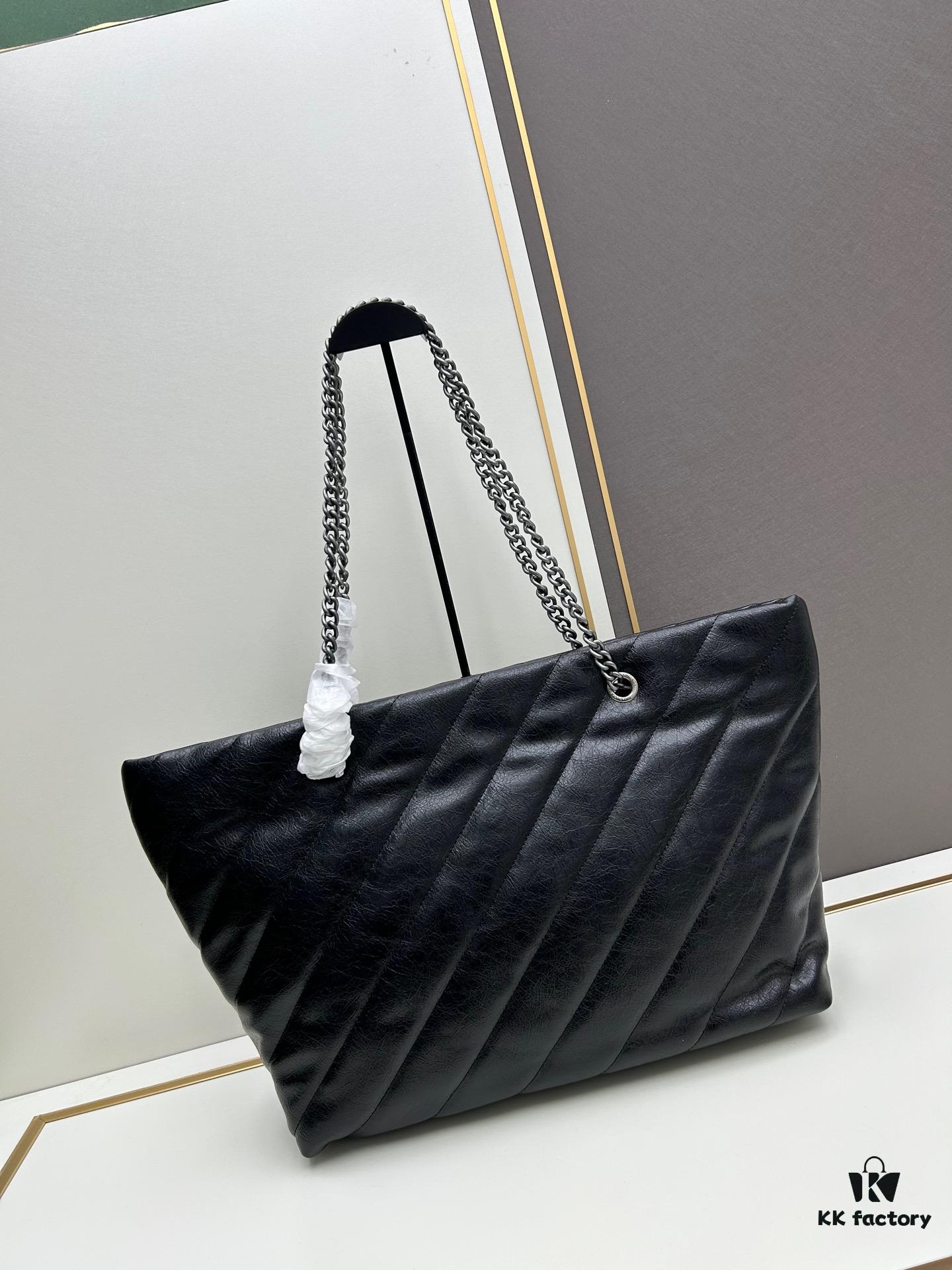 Enter, Cool Girls! Balenciaga Fall/Winter New Bags at Discounted Prices