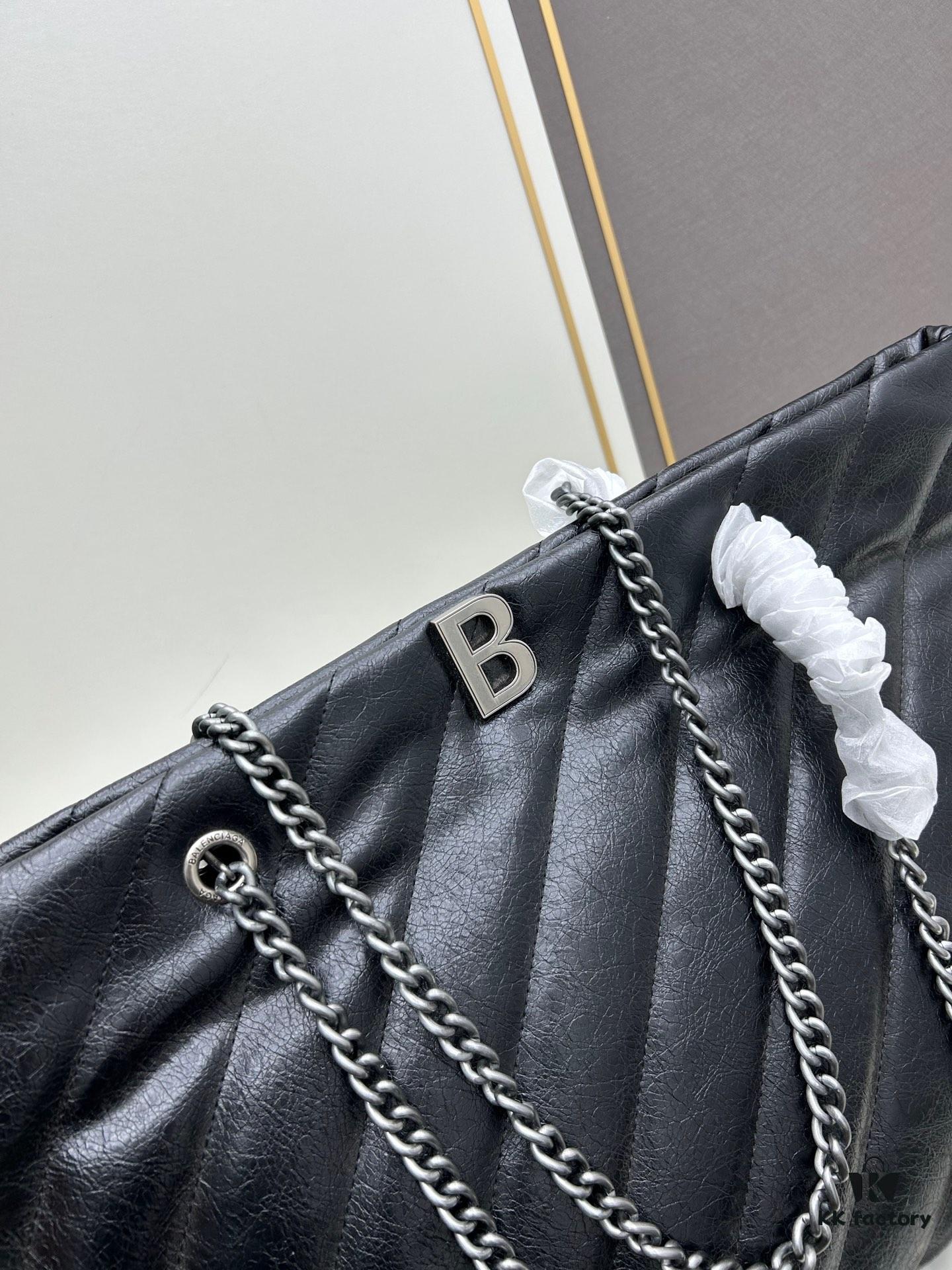 Enter, Cool Girls! Balenciaga Fall/Winter New Bags at Discounted Prices