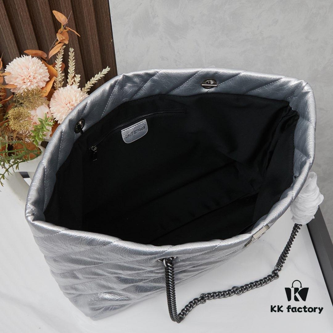 Enter, Cool Girls! Balenciaga Fall/Winter New Bags at Discounted Prices