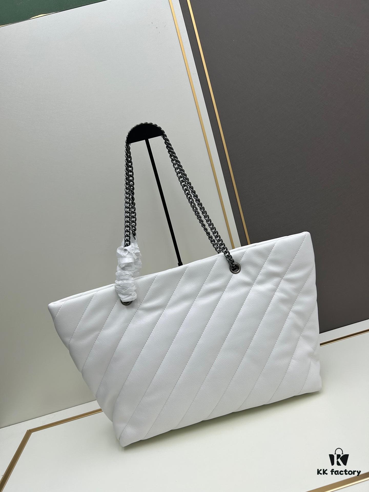 Enter, Cool Girls! Balenciaga Fall/Winter New Bags at Discounted Prices