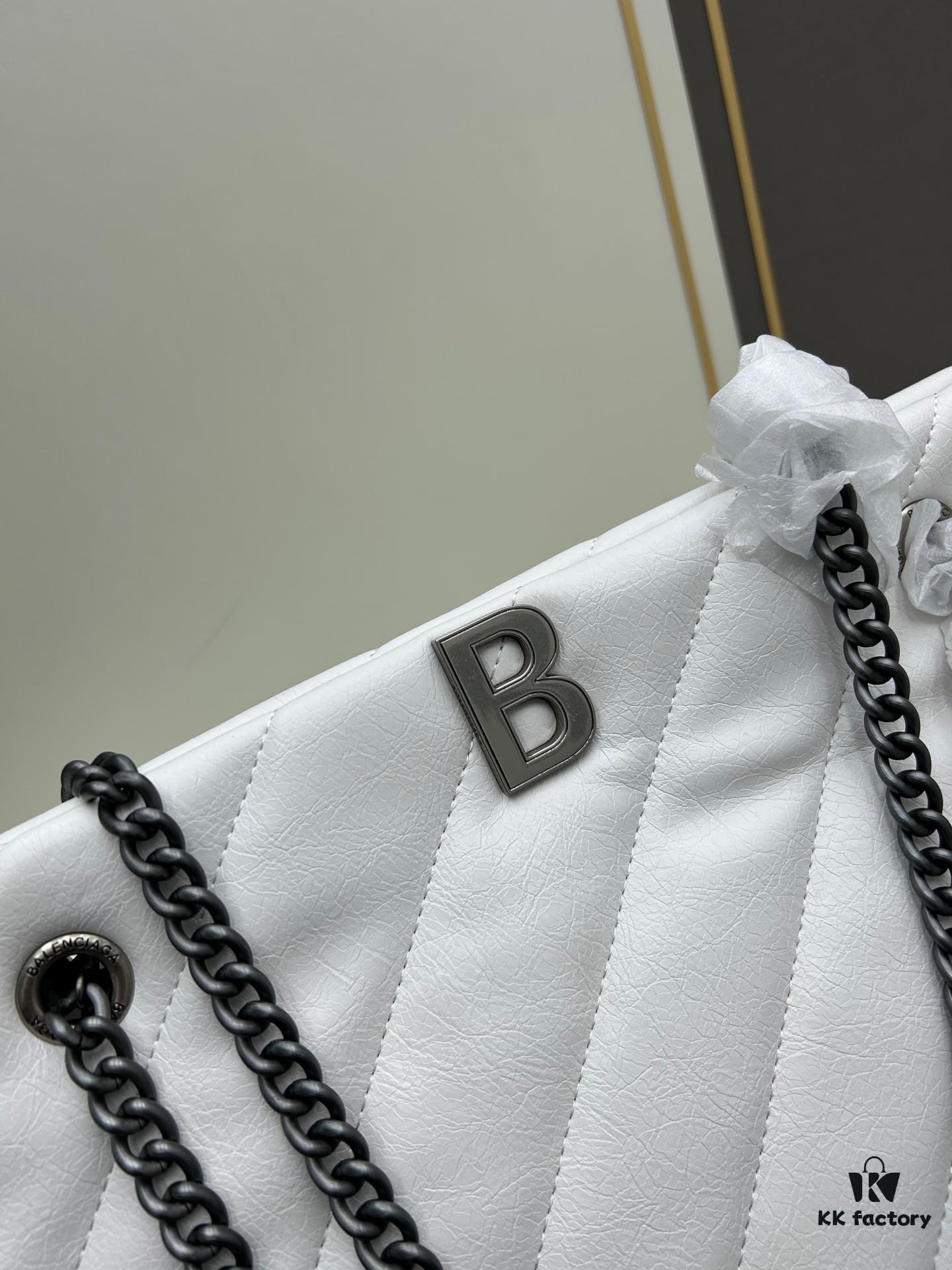 Enter, Cool Girls! Balenciaga Fall/Winter New Bags at Discounted Prices