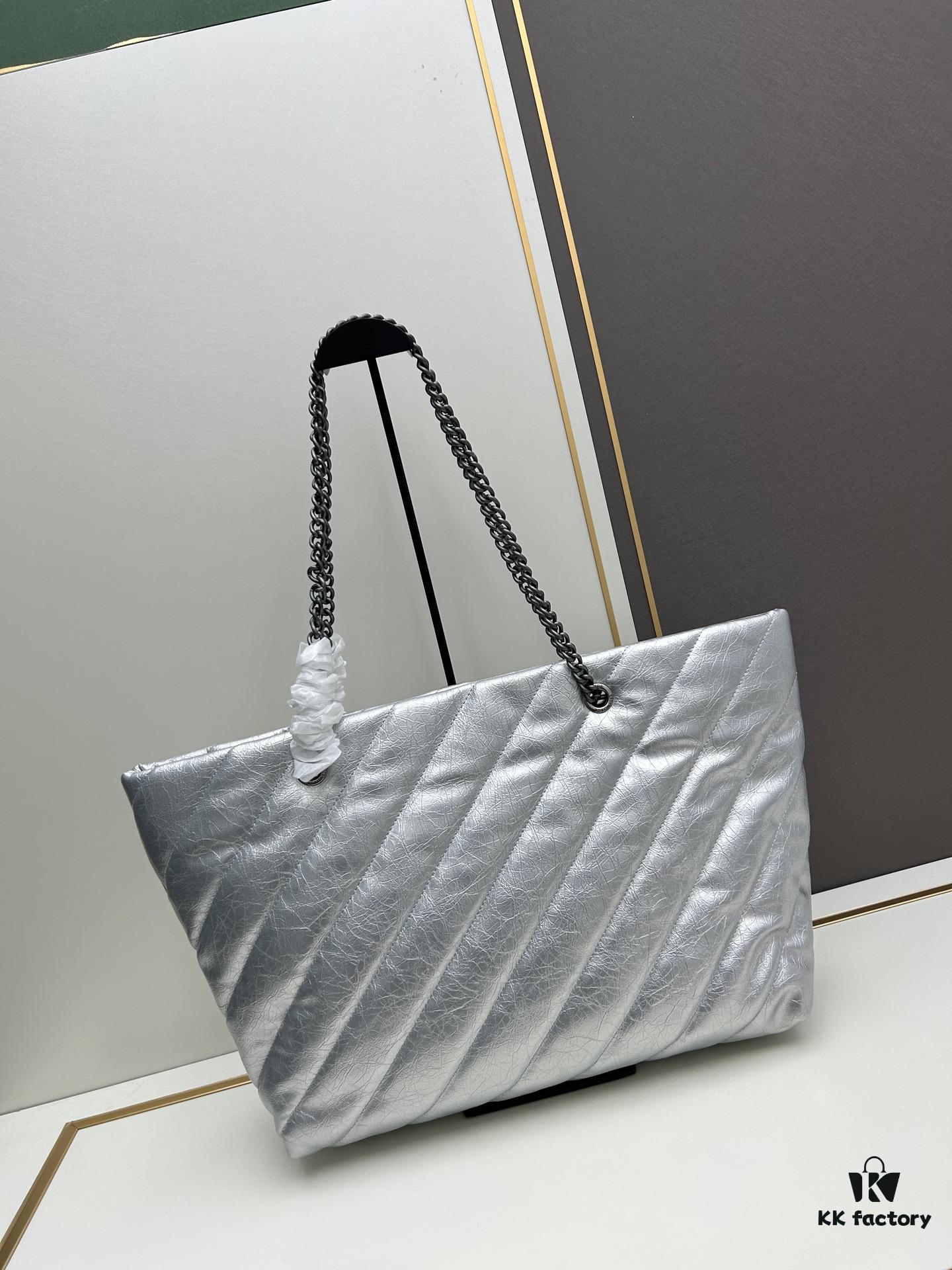 Enter, Cool Girls! Balenciaga Fall/Winter New Bags at Discounted Prices