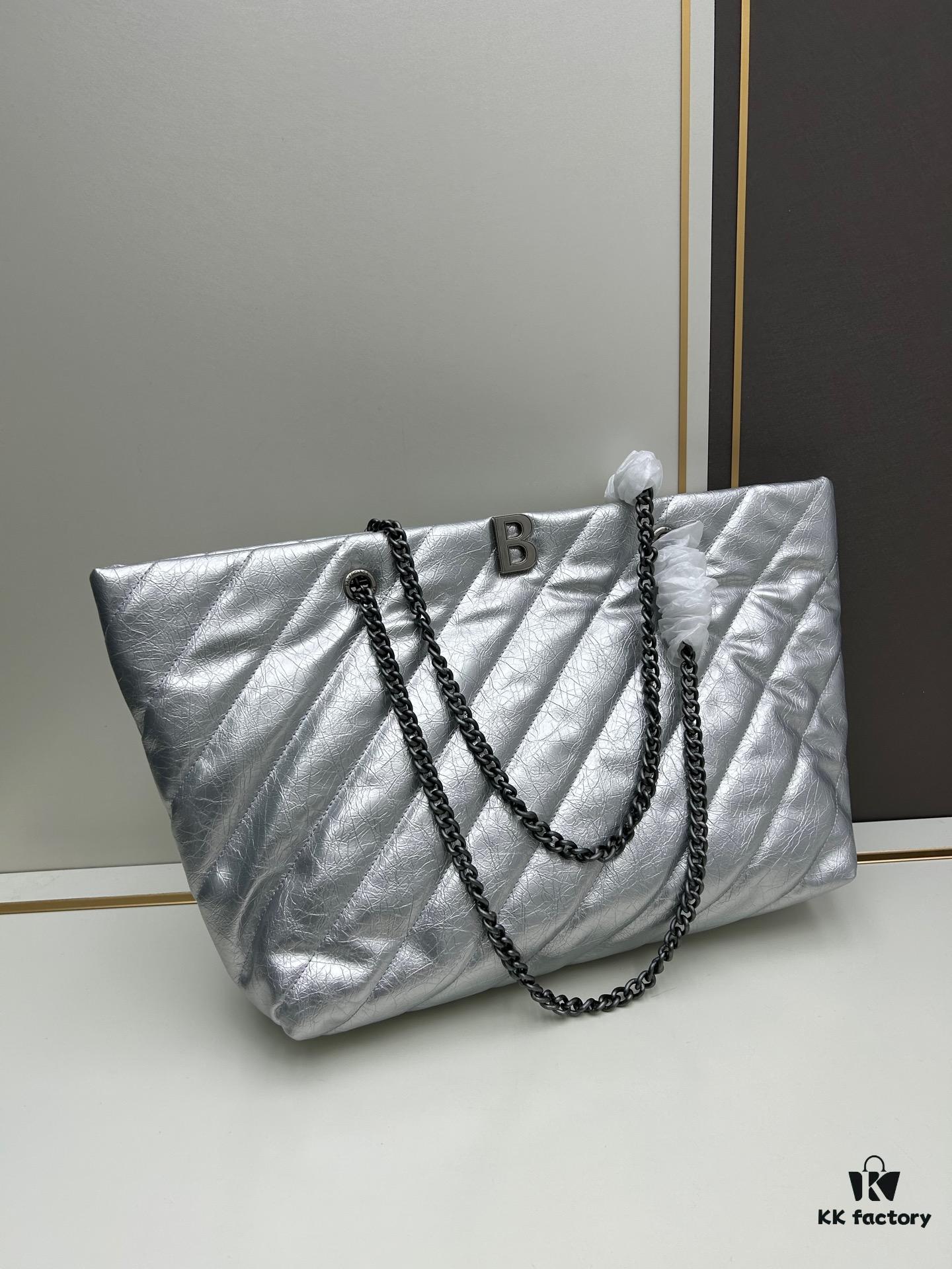 Enter, Cool Girls! Balenciaga Fall/Winter New Bags at Discounted Prices