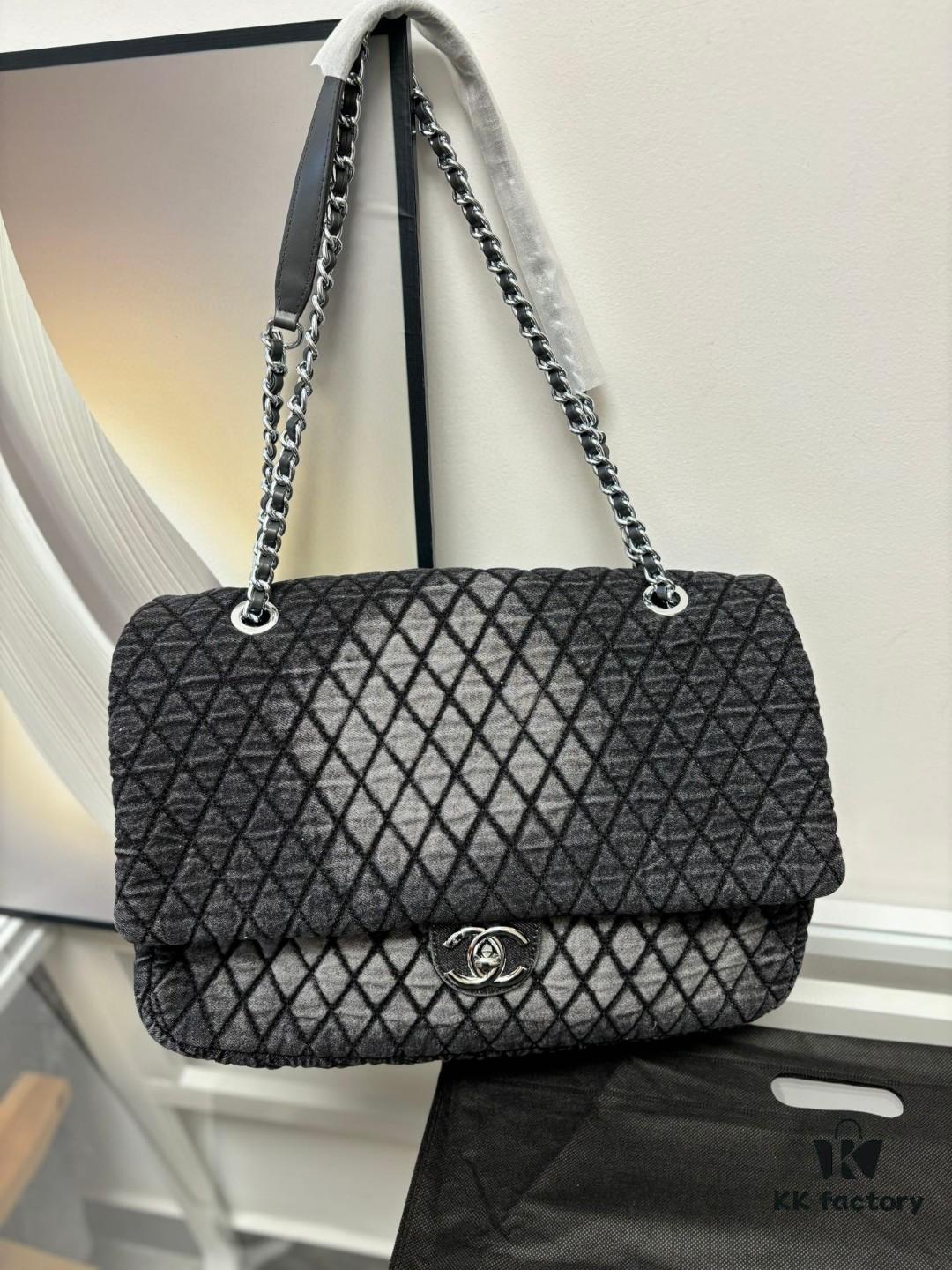 Xiao Xiangjia Chanel Vintage Gradient Denim Airport Bag, 140-150 Size, Spacious and Stylish with a Strong Presence