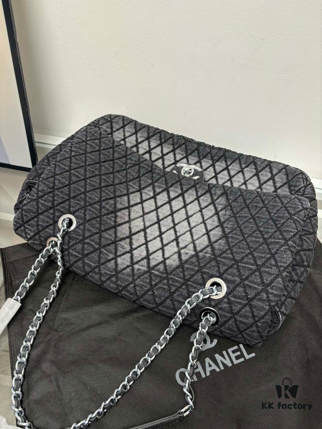 Xiao Xiangjia Chanel Vintage Gradient Denim Airport Bag, 140-150 Size, Spacious and Stylish with a Strong Presence