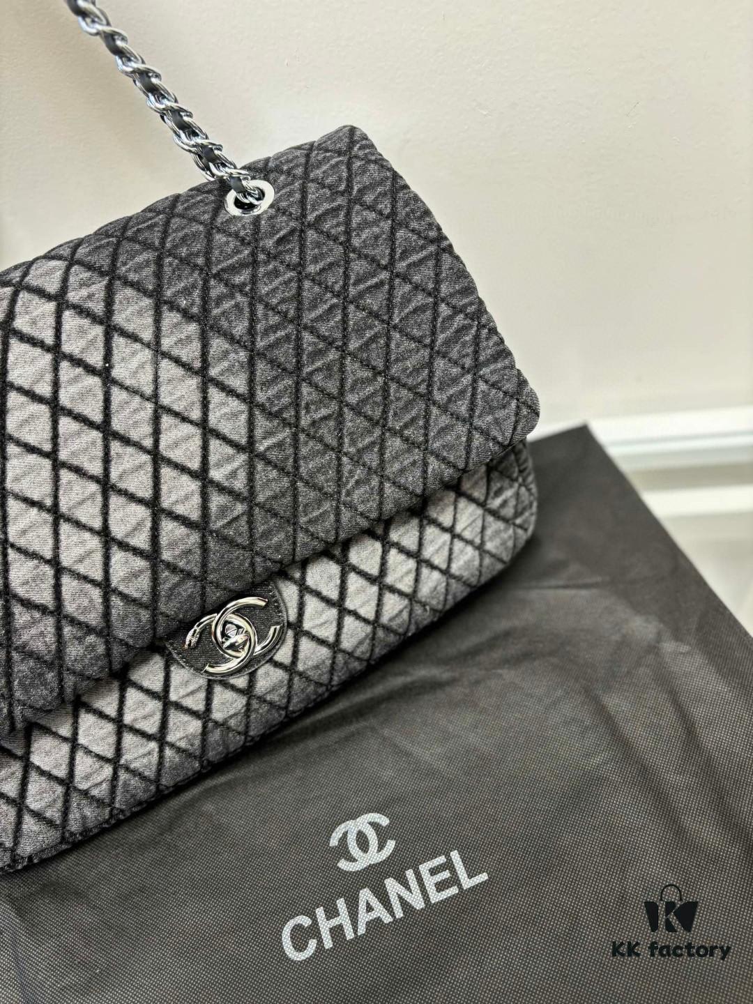 Xiao Xiangjia Chanel Vintage Gradient Denim Airport Bag, 140-150 Size, Spacious and Stylish with a Strong Presence