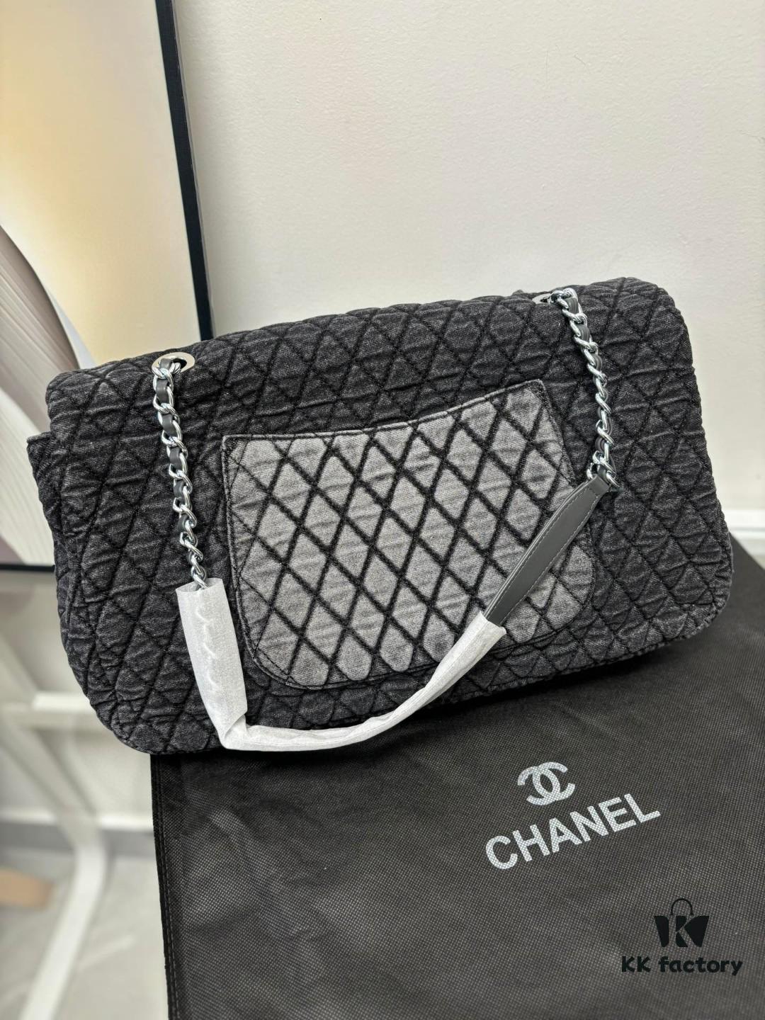 Xiao Xiangjia Chanel Vintage Gradient Denim Airport Bag, 140-150 Size, Spacious and Stylish with a Strong Presence