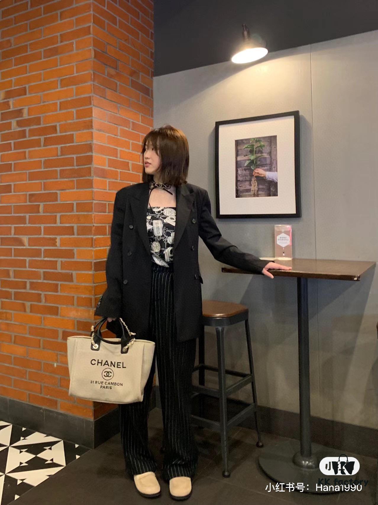 New Arrival 💙 Who Doesn't Have a Chanel Beach Bag Yet? 🏖️