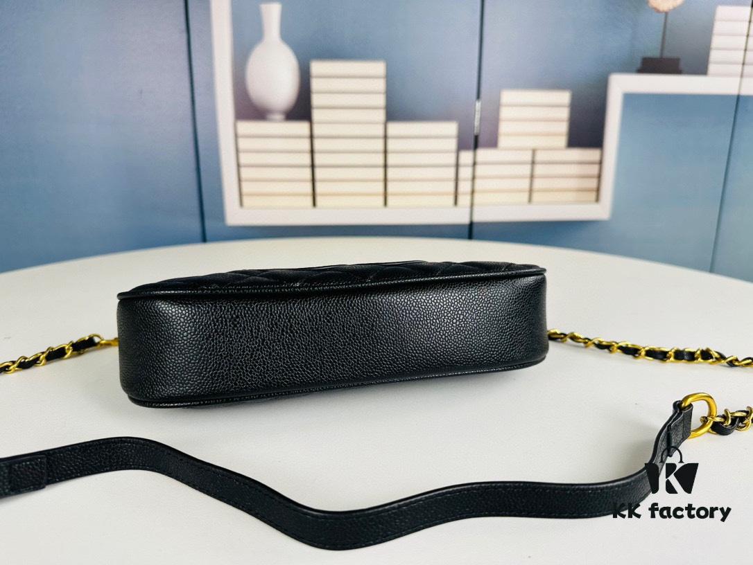 New Arrival Chanel Vintage Black and Gold Shoulder Bag 🖤 Jennie's Style