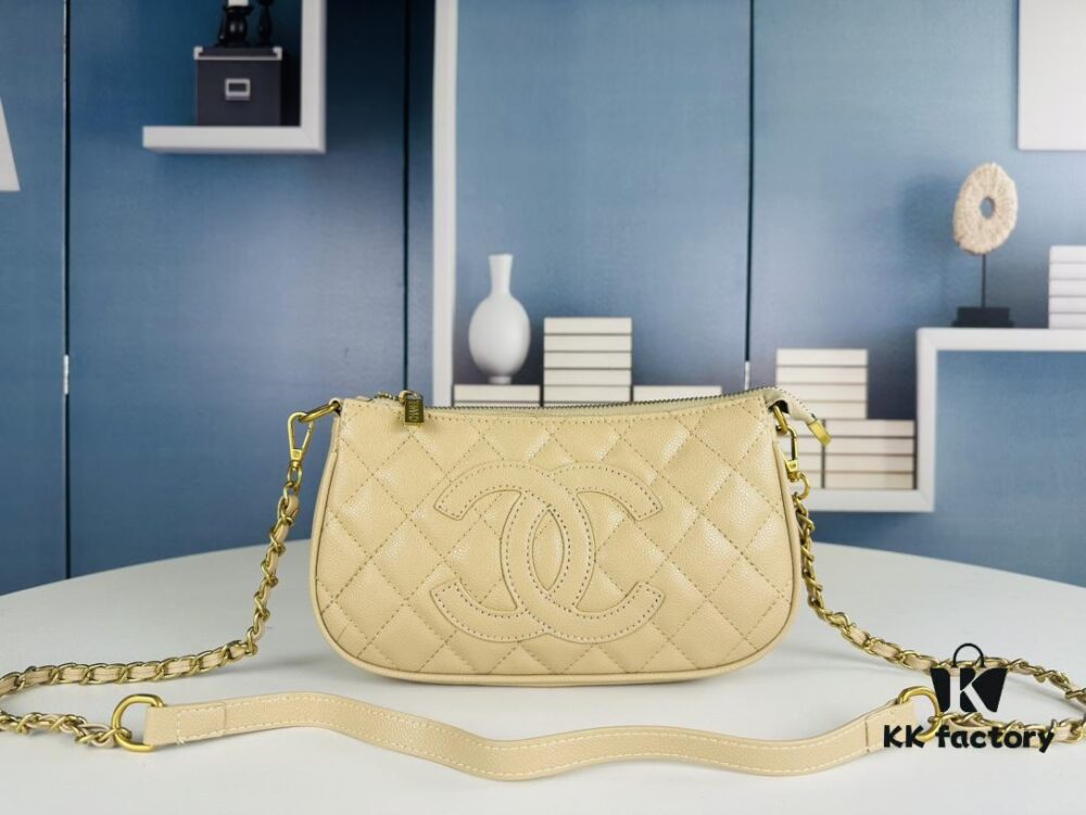 New Arrival Chanel Vintage Black and Gold Shoulder Bag 🖤 Jennie's Style