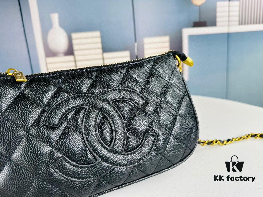 New Arrival Chanel Vintage Black and Gold Shoulder Bag 🖤 Jennie's Style