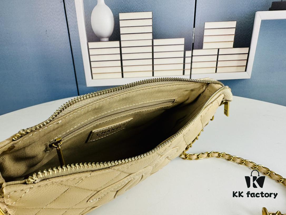 New Arrival Chanel Vintage Black and Gold Shoulder Bag 🖤 Jennie's Style