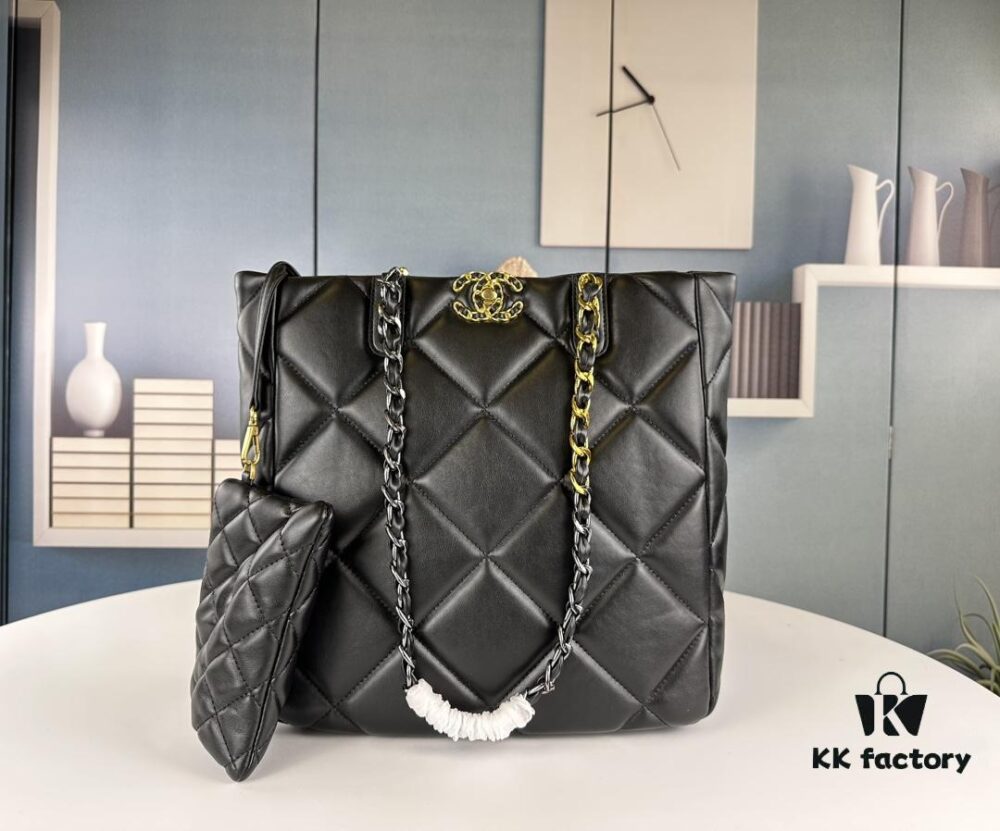 New Arrival with a Surprise! An Underrated Chanel 19bag Tote