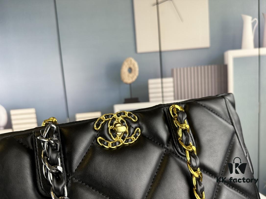 New Arrival with a Surprise! An Underrated Chanel 19bag Tote