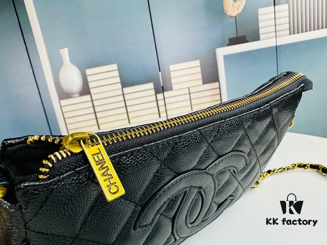 New Arrival Chanel Vintage Black and Gold Shoulder Bag 🖤 Jennie's Style