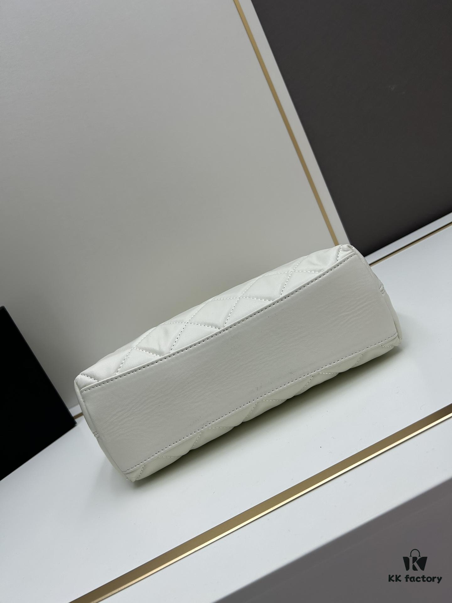 CHANEL 24A Large Hobo Bag in Vintage Wax Leather – In Stock Now