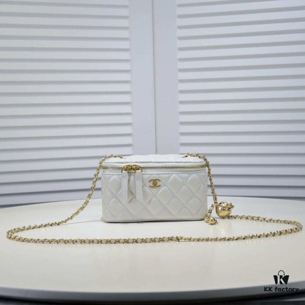 Chanel 2022 Autumn-Winter New Arrival 💞 Mini Golden Ball Makeup Case, Small Storage Box, Original Hardware, Imported Lambskin