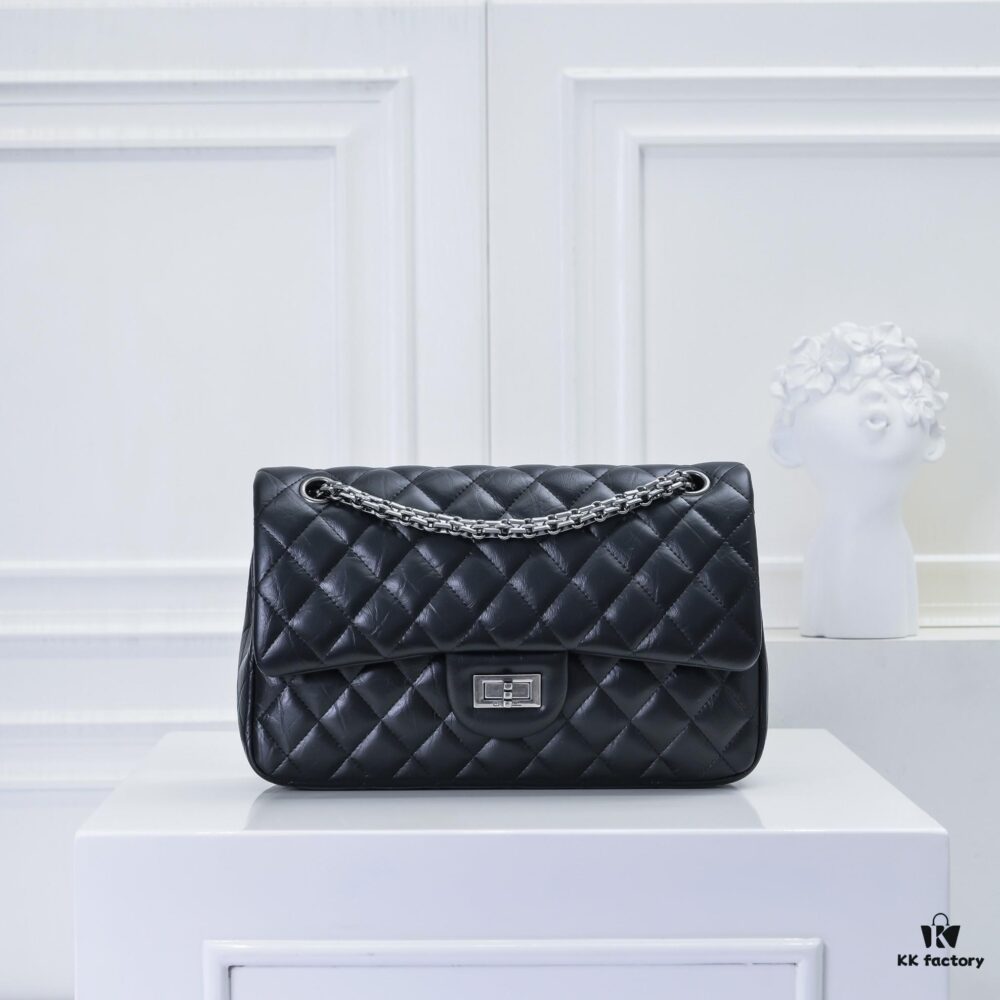 Chanel 2.55 Reissue Eternal Classic Autumn/Winter 2019 Official Latest Imported Calfskin Leather, Fine and Soft Texture, Comfortable to the Touch, Comparable to Boutique Quality. 2.55 is a Square Flap Bag with a Metal Chain, Double Compartment, Turn-Lock Closure, Named After Its Birth Month—February 1955