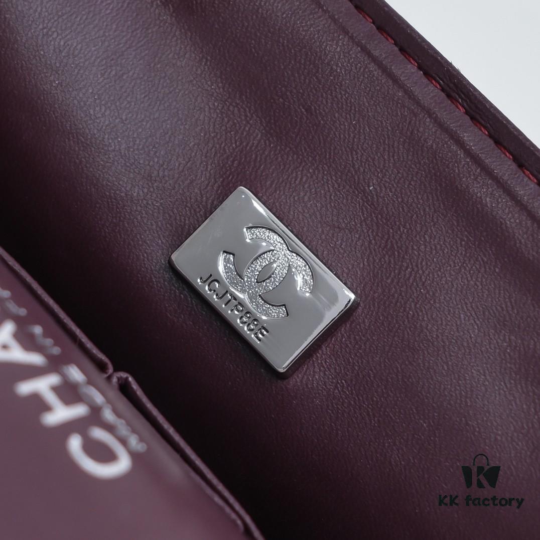 Chanel 2.55 Reissue Eternal Classic Autumn/Winter 2019 Official Latest Imported Calfskin Leather, Fine and Soft Texture, Comfortable to the Touch, Comparable to Boutique Quality. 2.55 is a Square Flap Bag with a Metal Chain, Double Compartment, Turn-Lock Closure, Named After Its Birth Month—February 1955