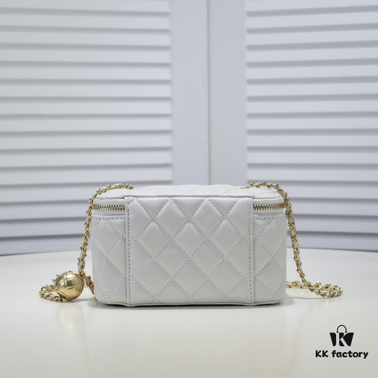 Chanel 2022 Autumn-Winter New Arrival 💞 Mini Golden Ball Makeup Case, Small Storage Box, Original Hardware, Imported Lambskin