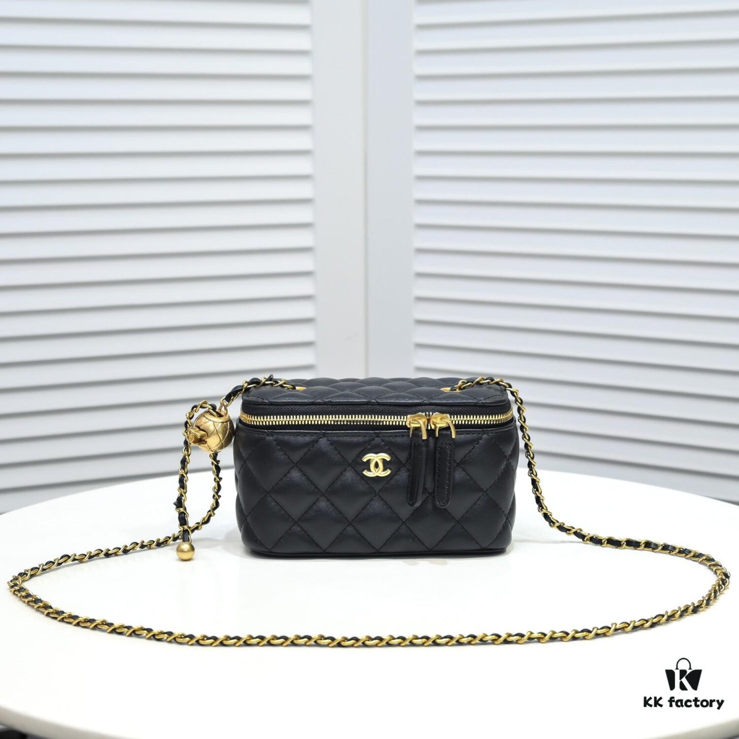 Chanel 2022 Autumn/Winter New Arrival 💞 Mini Powder Compact Case in Golden Sphere Design - Small Storage Box with Original Hardware, Imported Lamb Leather