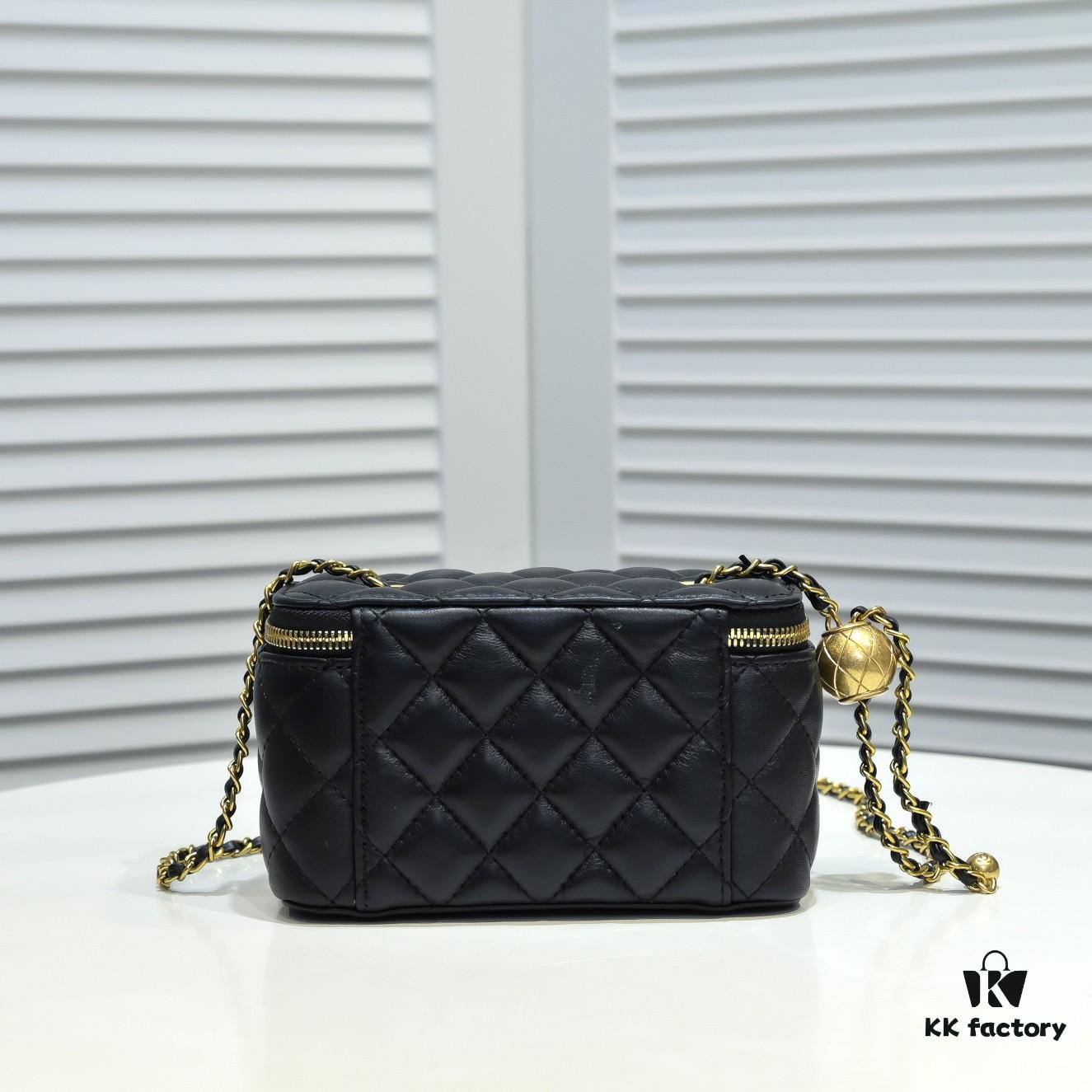 Chanel 2022 Autumn/Winter New Arrival 💞 Mini Powder Compact Case in Golden Sphere Design - Small Storage Box with Original Hardware, Imported Lamb Leather