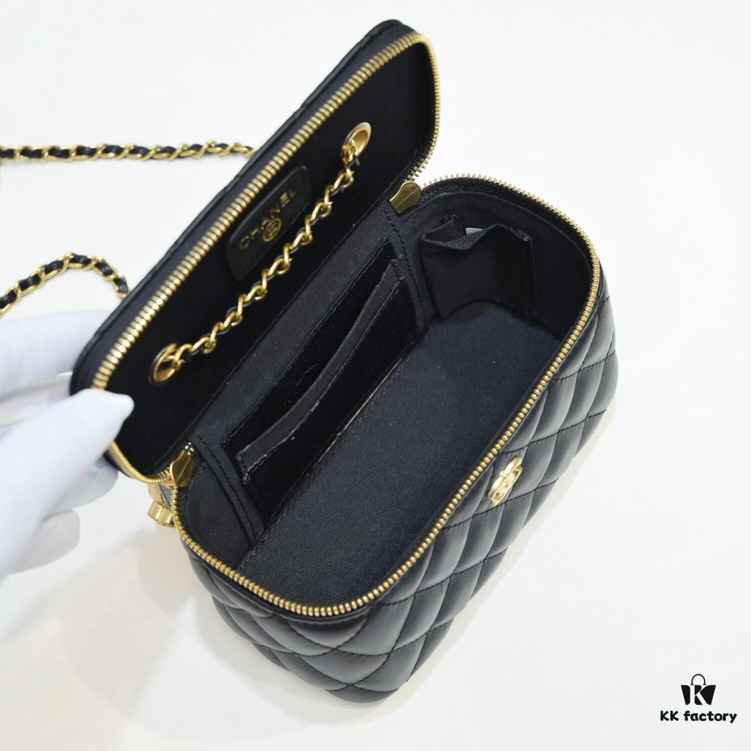 Chanel 2022 Autumn/Winter New Arrival 💞 Mini Powder Compact Case in Golden Sphere Design - Small Storage Box with Original Hardware, Imported Lamb Leather