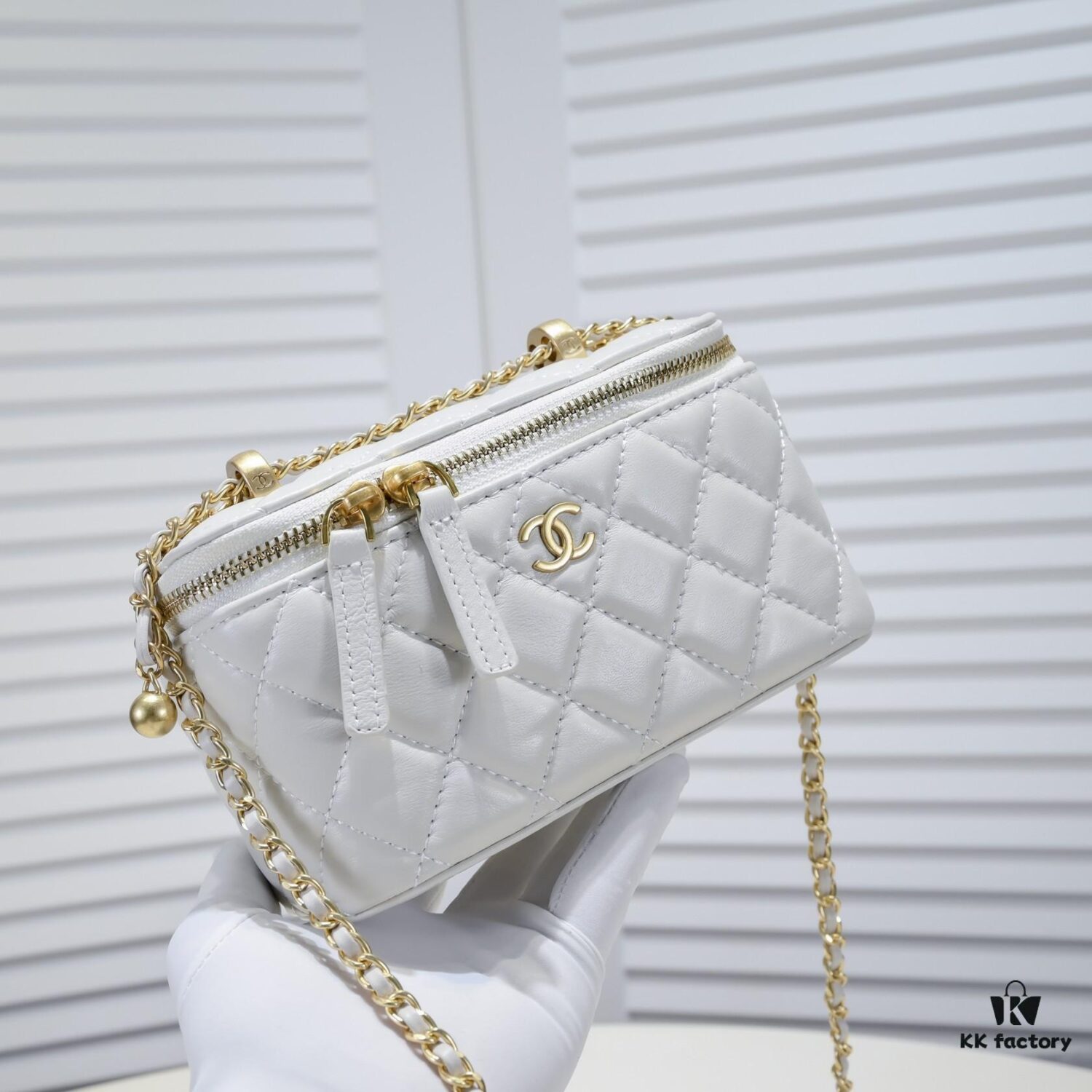 Chanel 2022 Fall/Winter New Arrival Gold Ball Compact Makeup Case - Small Storage Box with Original Hardware, Imported Lambskin