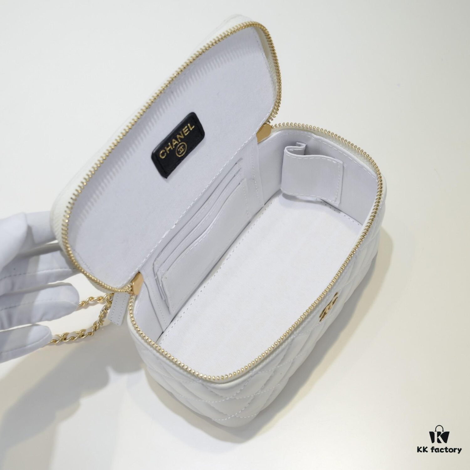 Chanel 2022 Fall/Winter New Arrival Gold Ball Compact Makeup Case - Small Storage Box with Original Hardware, Imported Lambskin