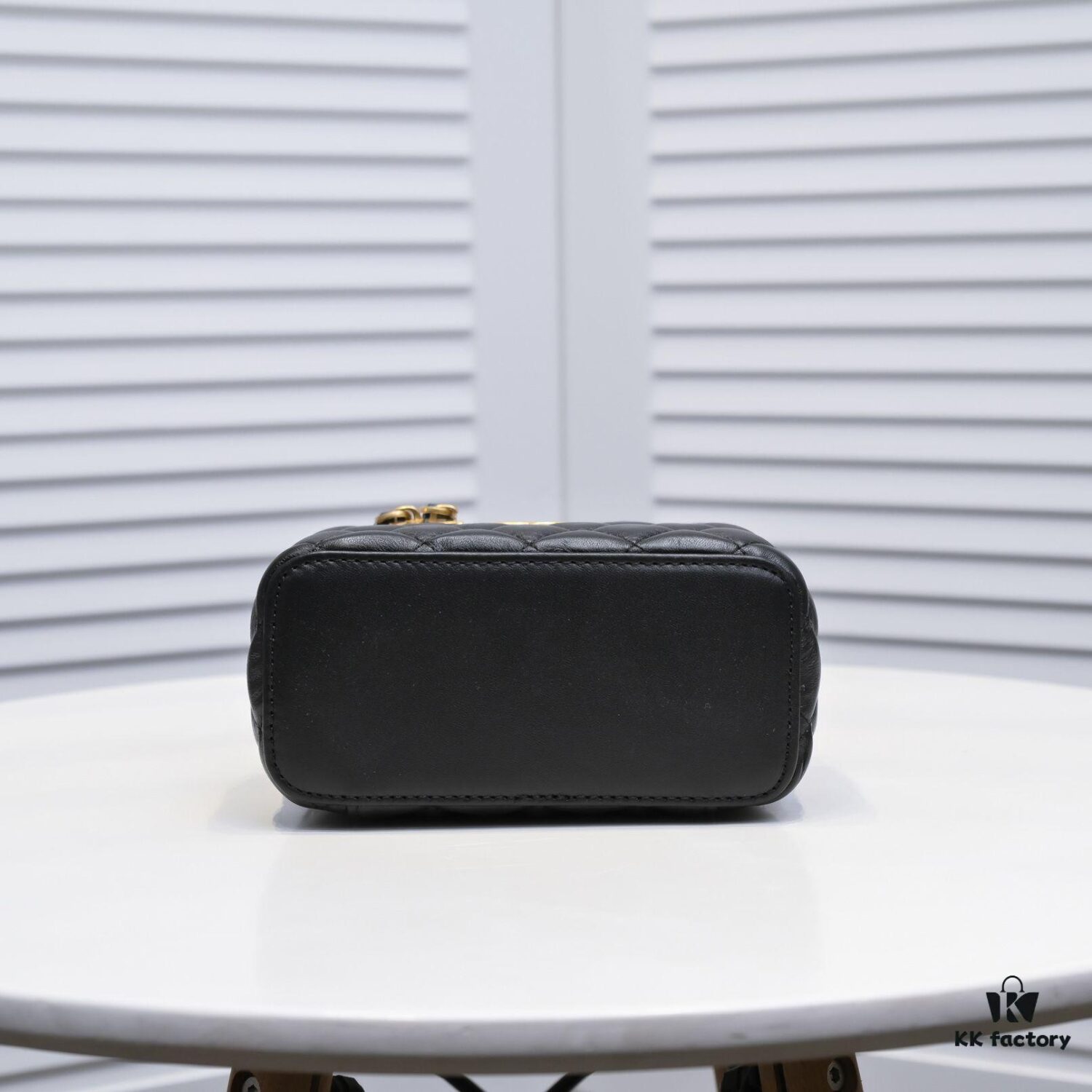 Chanel 2022 Autumn/Winter New Arrival Gold Ball Makeup Compact Mini Storage Box