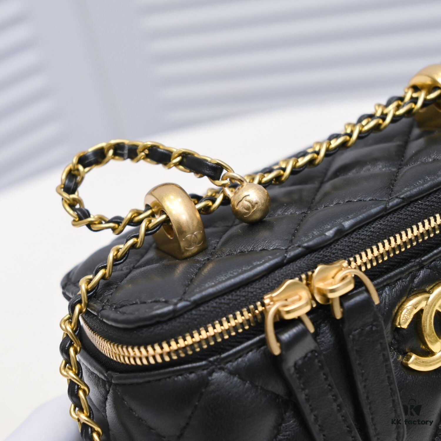 Chanel 2022 Autumn/Winter New Arrival Gold Ball Makeup Compact Mini Storage Box