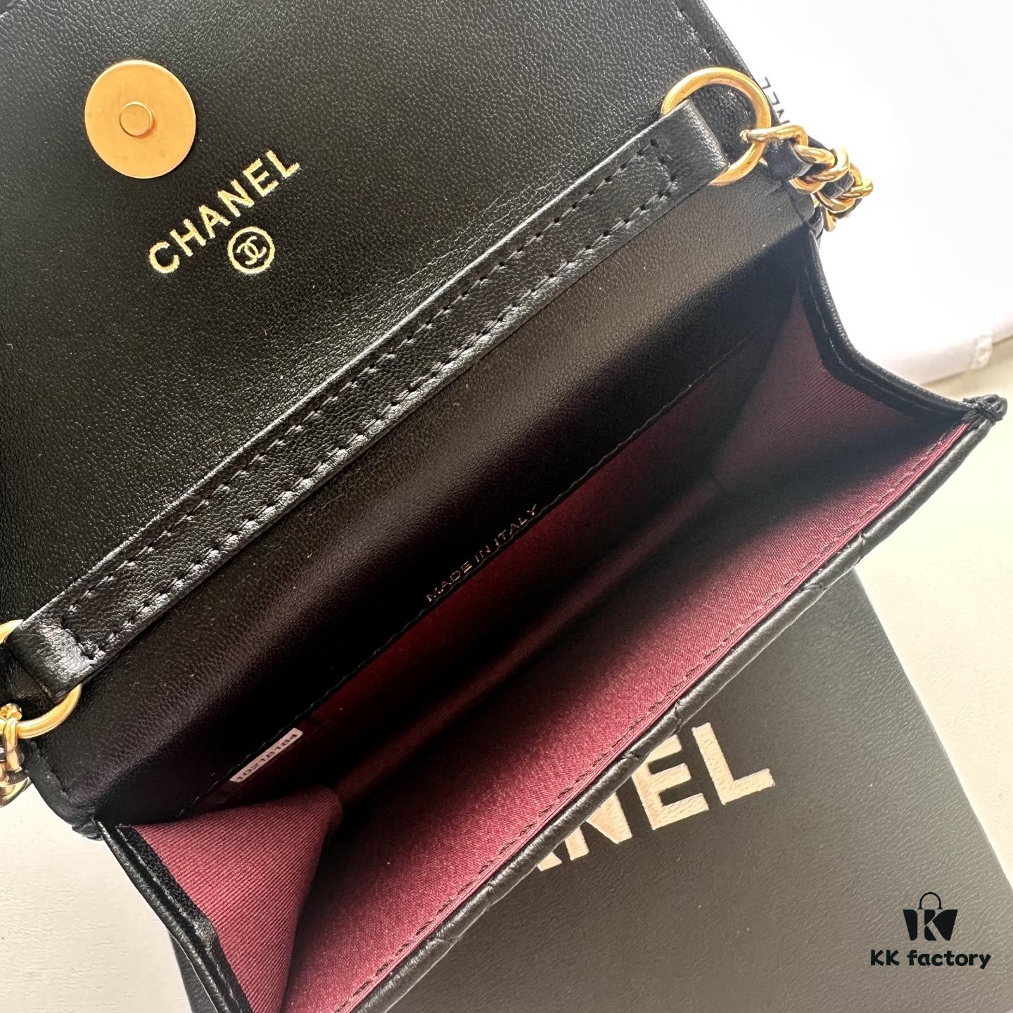 Chanel Boutique Style ❤❤ Caviar Leather with Pearl and Chain Hardware, Full Leather Interior and Exterior, High-Quality Craftsmanship, Gold-Tone Clasp, Can Be Worn as Shoulder Bag, Crossbody or Waist Bag