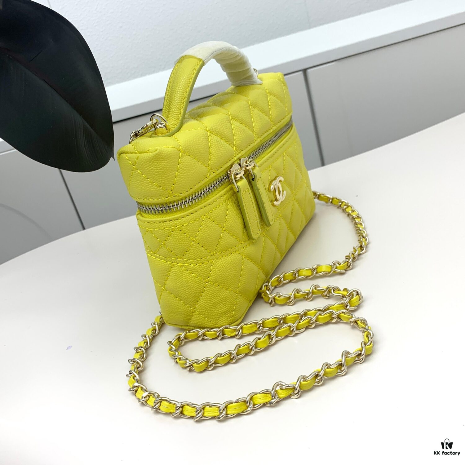 Chanel 25c LPCHANL - Vintage Elegance with Sophisticated Charm