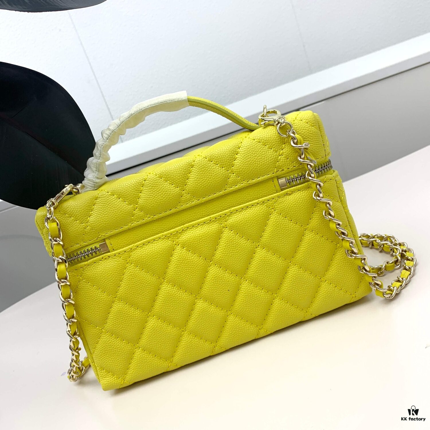 Chanel 25c LPCHANL - Vintage Elegance with Sophisticated Charm