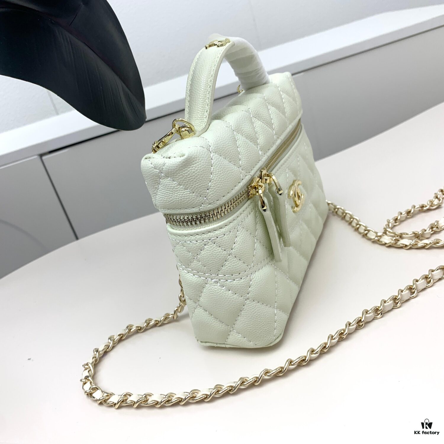 Chanel 25c LPCHANL - Vintage Elegance with Sophisticated Charm