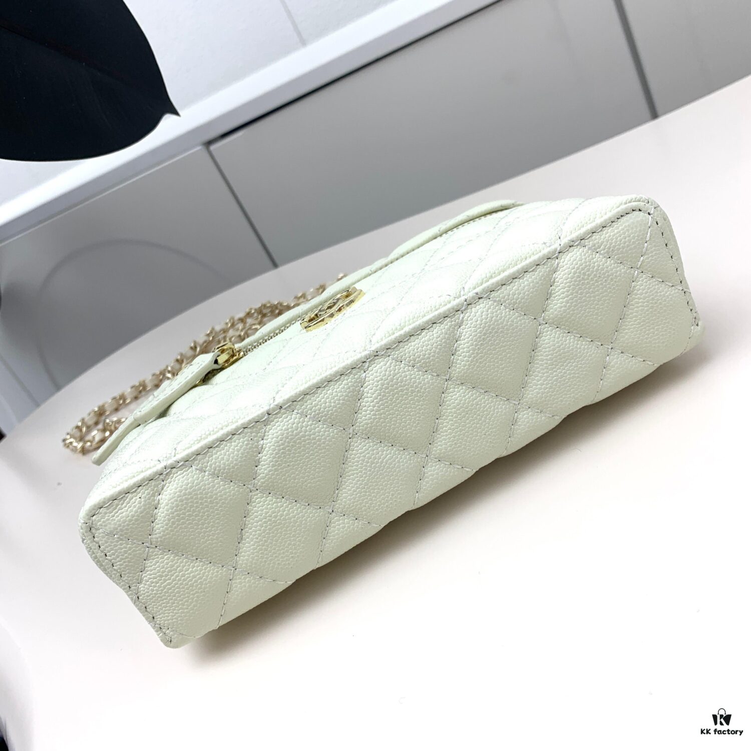 Chanel 25c LPCHANL - Vintage Elegance with Sophisticated Charm